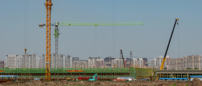 建筑工地楼房塔吊挖掘机城市建设视频