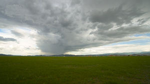 草原暴风雨10秒视频