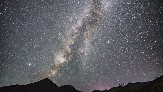 8k西藏之旅夜景星空银河素材视频