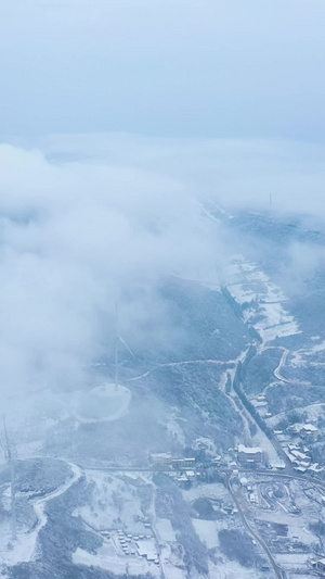 航拍雪山之巅云雾缭绕宏伟大气自然风光雪景云海惟余莽莽55秒视频