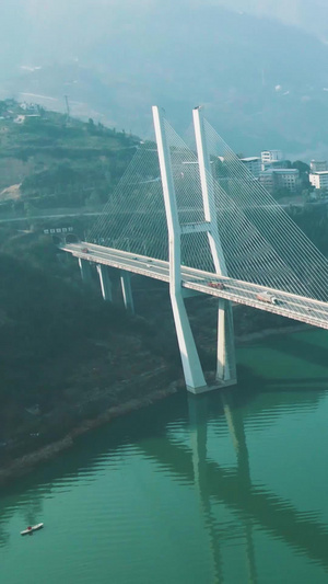 航拍奉节高速公路梅溪河大桥往来行驶31秒视频
