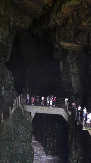 湖北5A级旅游景区恩施利川腾龙洞景区索道游客人流素材世界第二大溶洞59秒视频