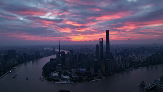 上海外滩陆家嘴清晨日出魔幻天台风天航拍视频