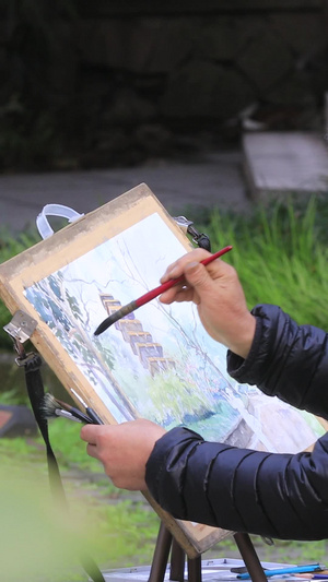 公园里生活休闲绘画【该视频无肖像权，请勿商用】公园写生40秒视频