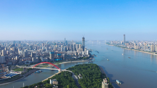 航拍风光城市旅游武汉地标风景江景鹦鹉洲两江交汇蓝色江景素材视频