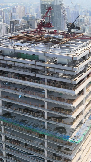 高清航拍广州一线城市CBD摩天大楼上的建筑工地城市建筑49秒视频