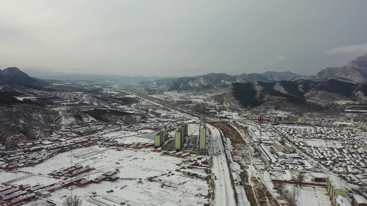 航拍雪后群山下雪后的大山视频