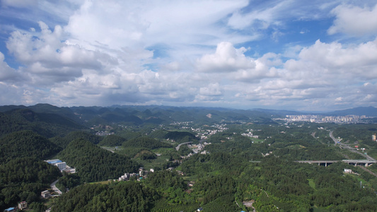 航拍自然风光蓝天白云天空湖北恩施崇山峻岭旅游4k素材视频