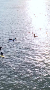 海南三亚后海冲浪少年户外冲浪运动实拍户外运动视频