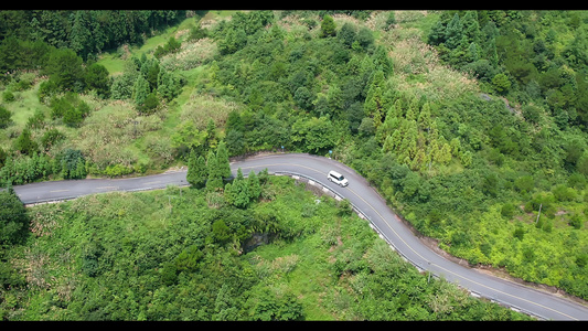 4K航拍山路车辆行驶视频