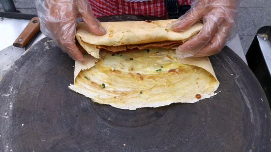 4K实拍手抓饼制作视频