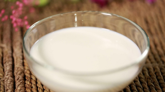 奶油酸奶牛奶视频