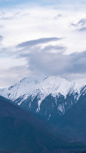 雅鲁藏布江大峡谷雪山延时西藏旅游视频