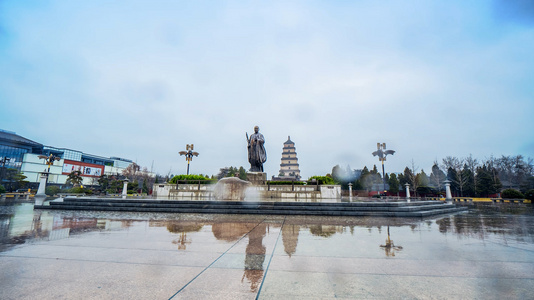 4K大雁塔雨景延时视频