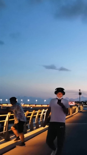 海滨城市人物假期海边夜景休闲合集休闲生活105秒视频