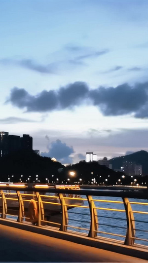 海滨城市人物假期海边夜景休闲合集城市生活105秒视频