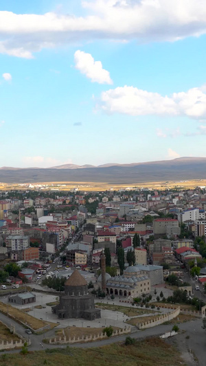 土耳其卡尔斯旷野中的城市延时合集视频37秒视频