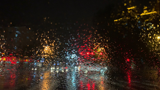 夜晚雨中街景延时空镜转场[慢动作]视频