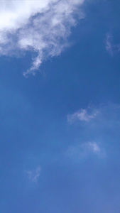 蓝天棉花糖云朵天空中的云视频