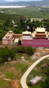 航拍丽江高原寺庙宏伟建筑视频素材视频