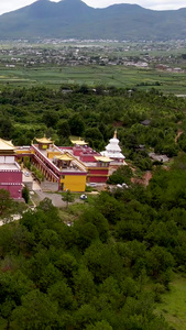 航拍丽江高原寺庙宏伟建筑视频素材视频