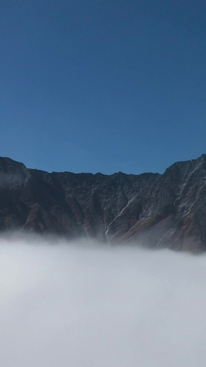 航拍四川海螺沟景区云端之上的卫士峰雪山壮观视频素材5A景区69秒视频