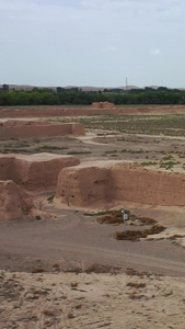 西北荒漠上的古城遗址甘肃张掖骆驼城视频