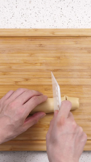 切面刀切面团传统美食13秒视频