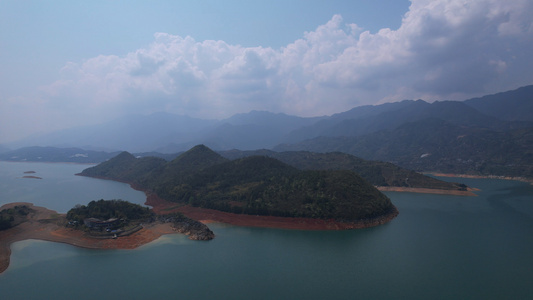 航拍湖南郴州5A级旅游景区东江湖群山岛屿自然风光4k素材视频