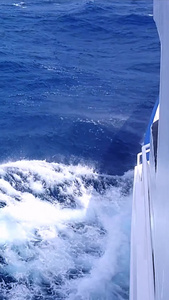 南极科考船行驶在惊涛骇浪中世界环境日视频