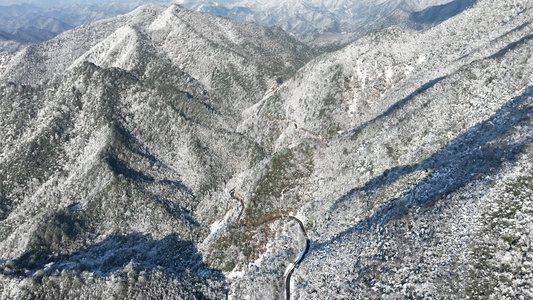 三清山景区北门冬季山脉雪景风光航拍视频