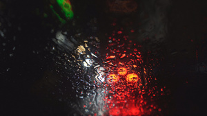 下雨天车前窗的雨水痕迹水滴63秒视频