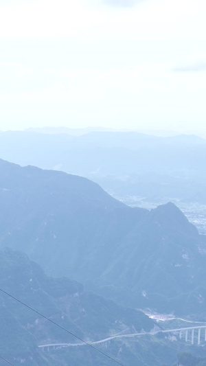 湖南张家界天门山缆车第一视角实拍自然风光45秒视频