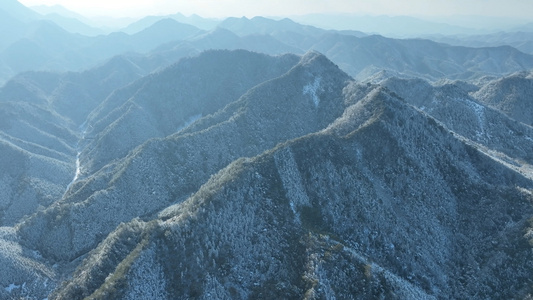 江西三清山山脉雪景风光航拍视频