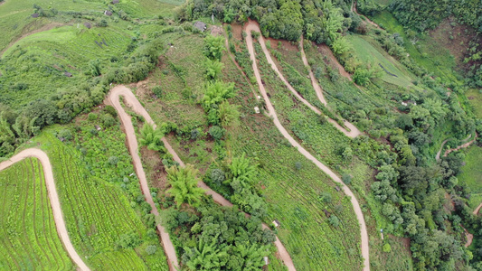 山区曲折蜿蜒崎岖的山路航拍视频