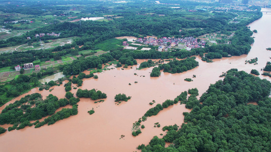 梅雨季夏季雷雨天气暴雨后江河涨水自然灾害洪峰过境航拍视频