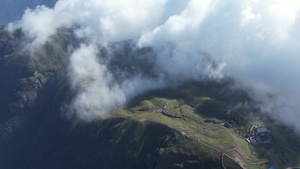 4K俯瞰江西武功山金顶高山草甸云海航拍视频19秒视频