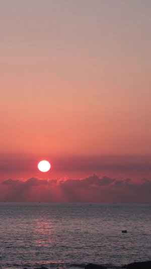 青岛海边日出耶稣光延时19秒视频