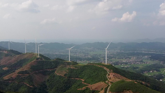 户外自然地理山区风力发电航拍视频