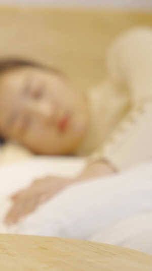 安眠药美女睡觉休息夜晚神经病20秒视频