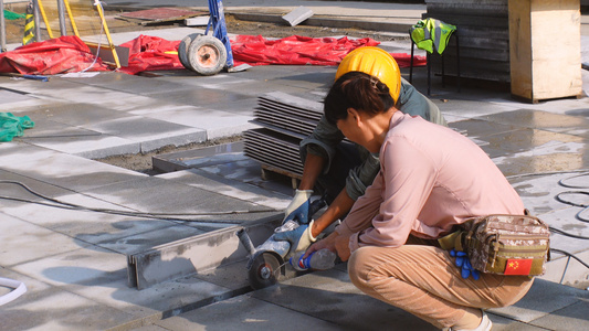 城市街景步行街上的劳动人民4k素材【该视频无肖像权，请勿商用】[选题]视频