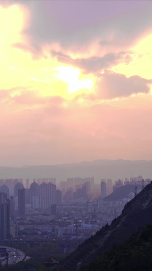 晚霞日落下的西宁城市全景延时摄影立交桥5秒视频