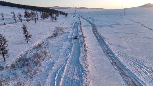 呼伦贝尔冬季风景雪原道路汽车行驶视频