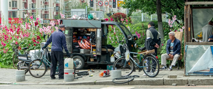 城市自行车电动车修理铺视频