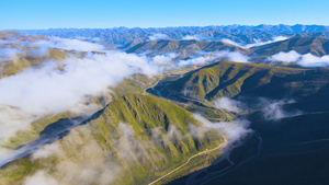4K航拍青藏高原清晨云雾缭绕自然风光26秒视频