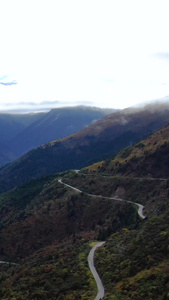航拍川藏线山脉与盘山公路自然风光视频