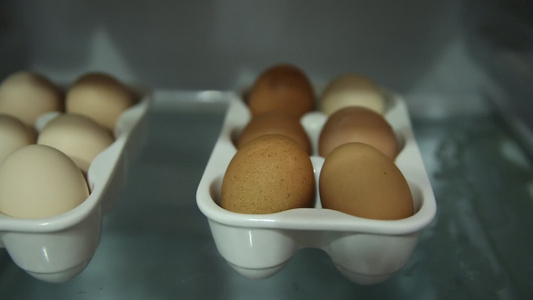 冰箱里的鸡蛋[冷冻室]视频