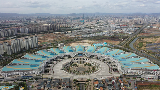 航拍云南昆明滇池国际会展中心城市地标建筑视频