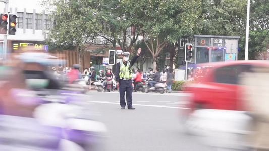 【民生】指挥交通视频