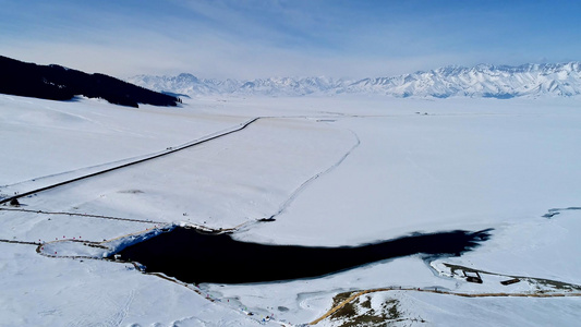 航拍雪山和湖泊视频